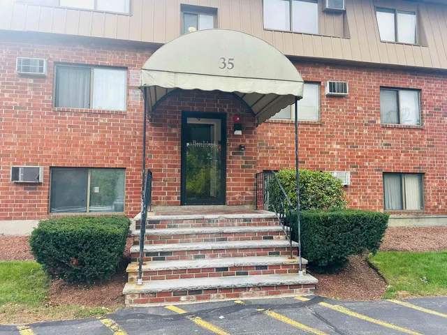 $1,900 | 35 Log Street, Unit 1H, Manchester, NH 03102
