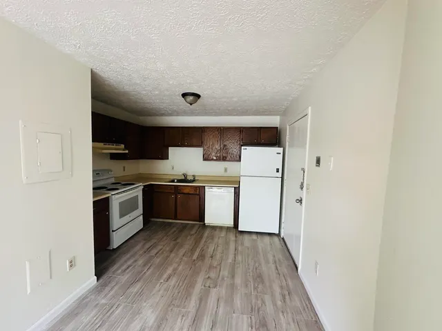 $1,900 | 35 Log Street, Unit 1H, Manchester, NH 03102