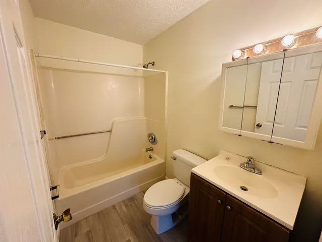 $1,900 | 35 Log Street, Unit 1H, Manchester, NH 03102