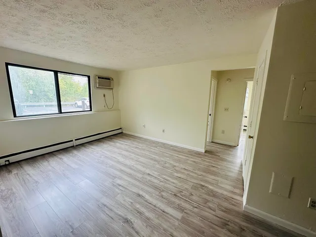 $1,900 | 35 Log Street, Unit 1H, Manchester, NH 03102