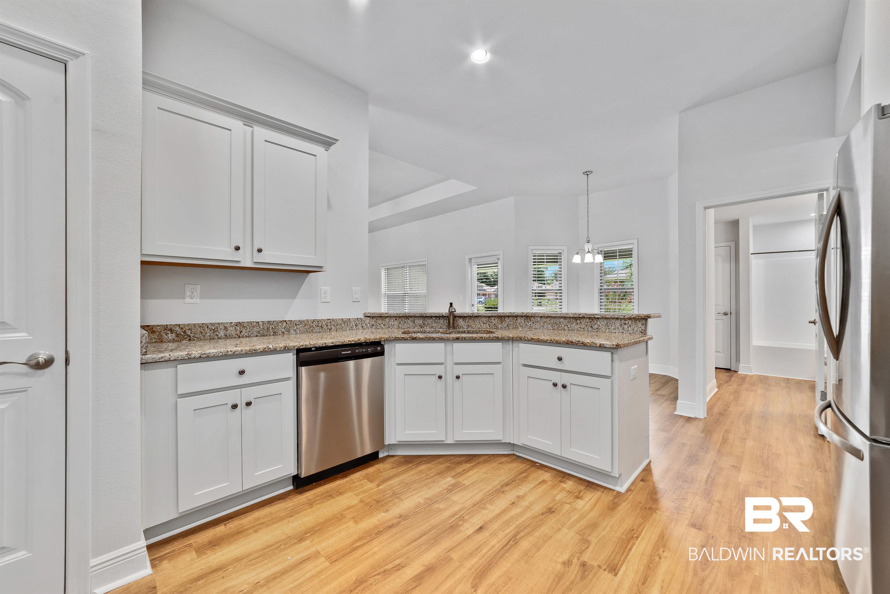 13155 Wishbone Court Foley, AL 36535 - Photo 13 of 39 Kitchen with stainless steel appliances, sink, kitchen peninsula, light hardwood / wood-style floors, and decorative light fixtures