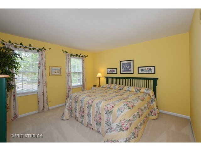 976 West Bauer Road Naperville, IL 60563 - Photo 14 of 21 a bedroom with a bed and a painting on the wall