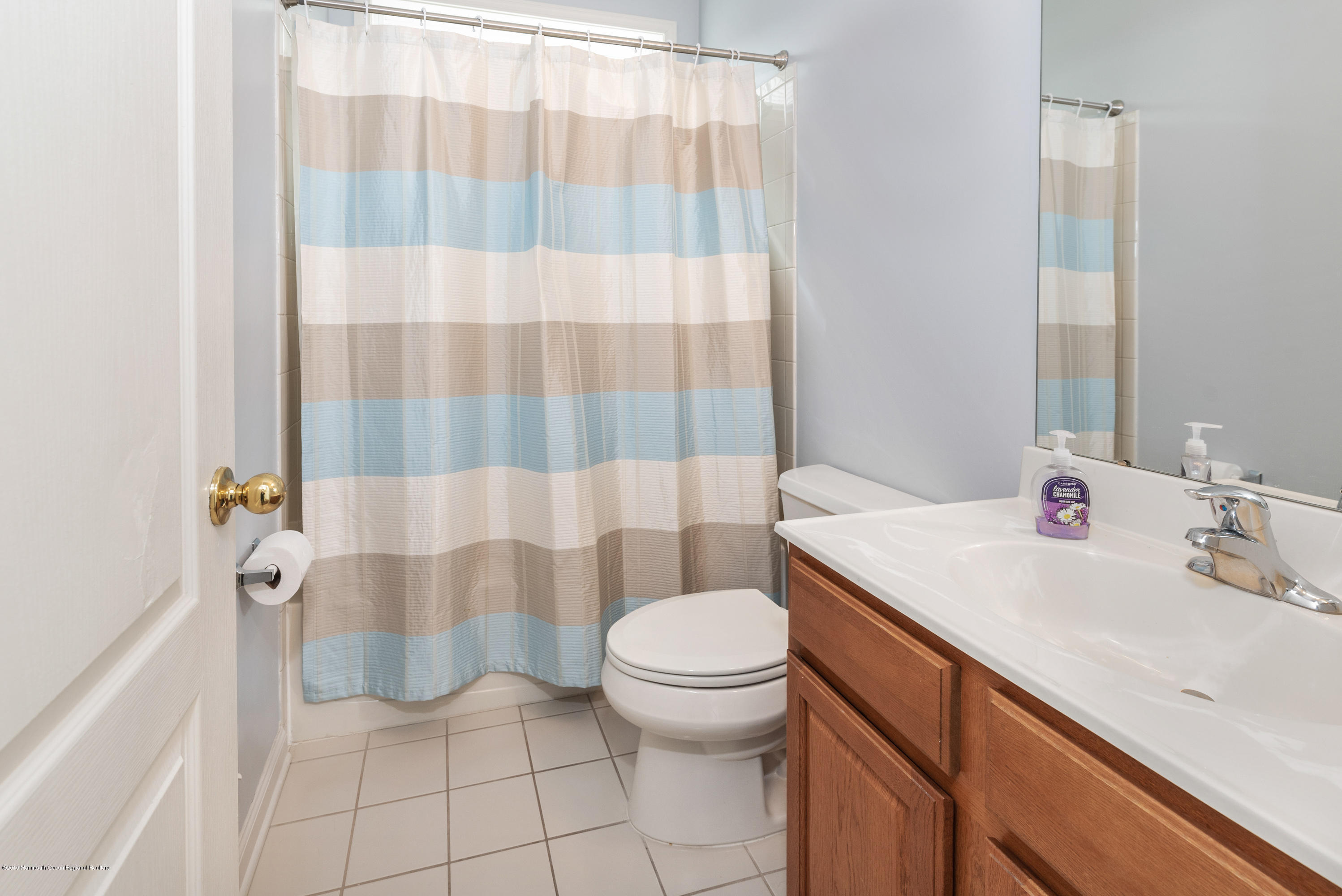 10 Bristol Road Manalapan, NJ 07726 - Photo 15 of 49 1st fl full bath