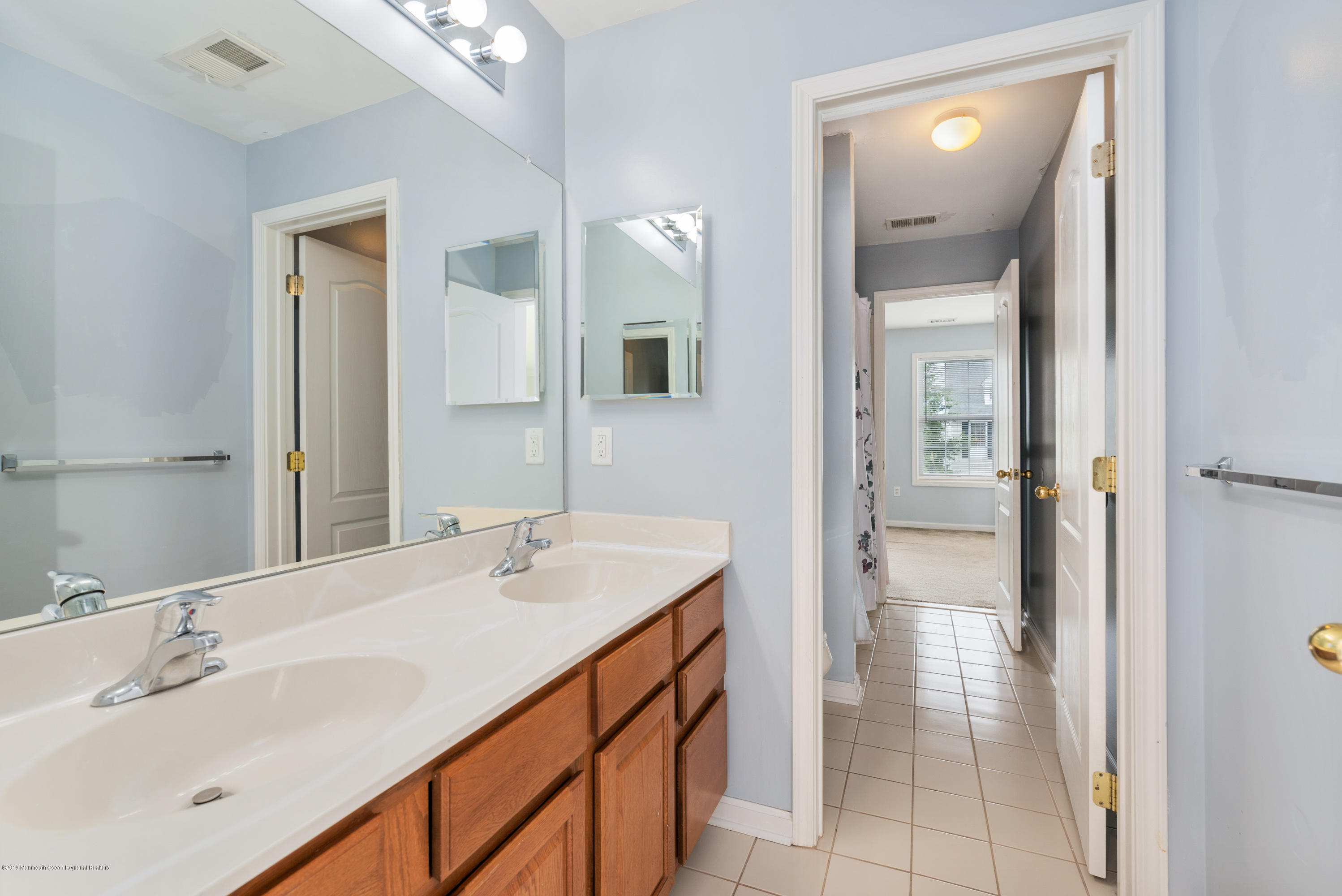 10 Bristol Road Manalapan, NJ 07726 - Photo 20 of 49 hall bath