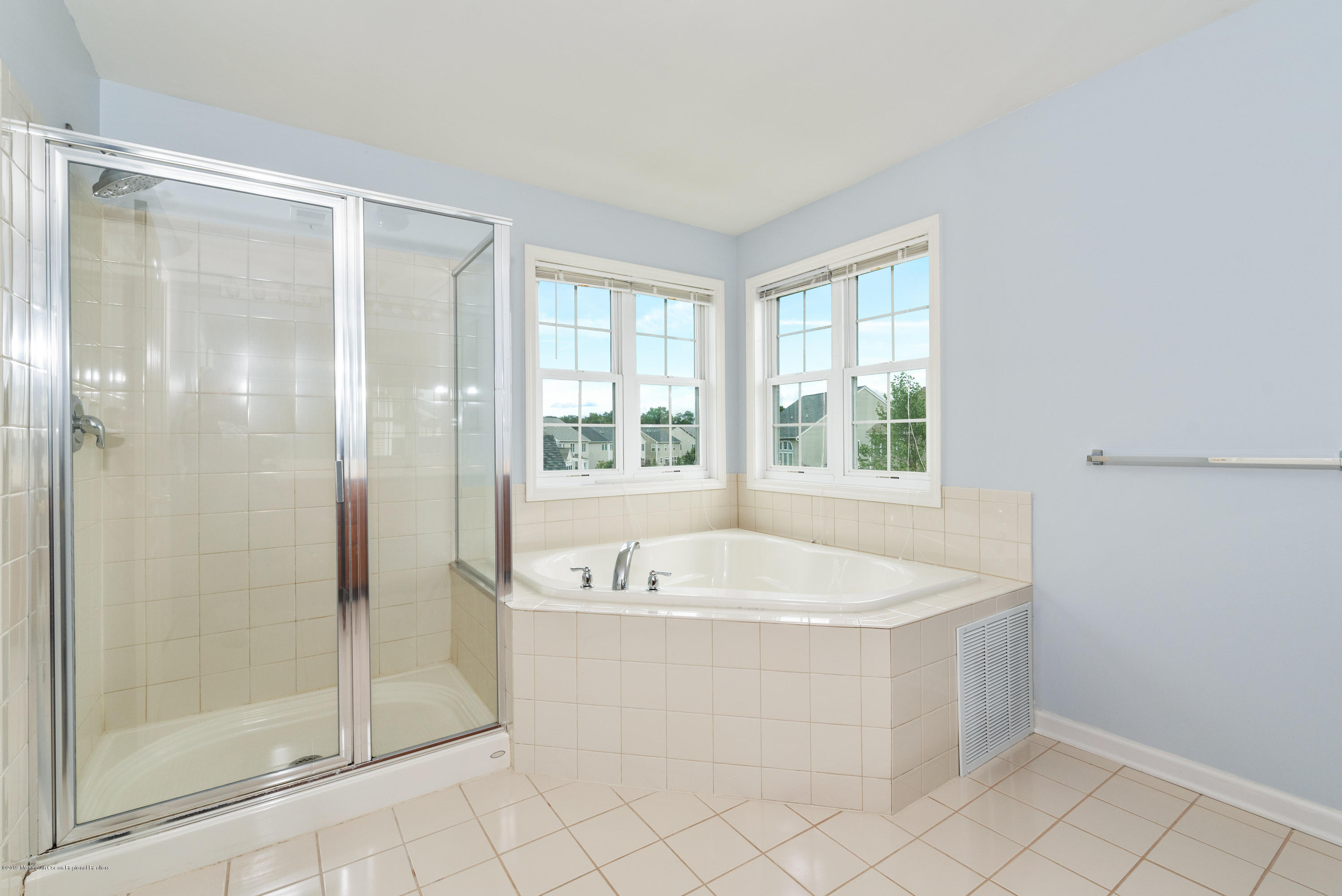 10 Bristol Road Manalapan, NJ 07726 - Photo 28 of 49 en suite bath