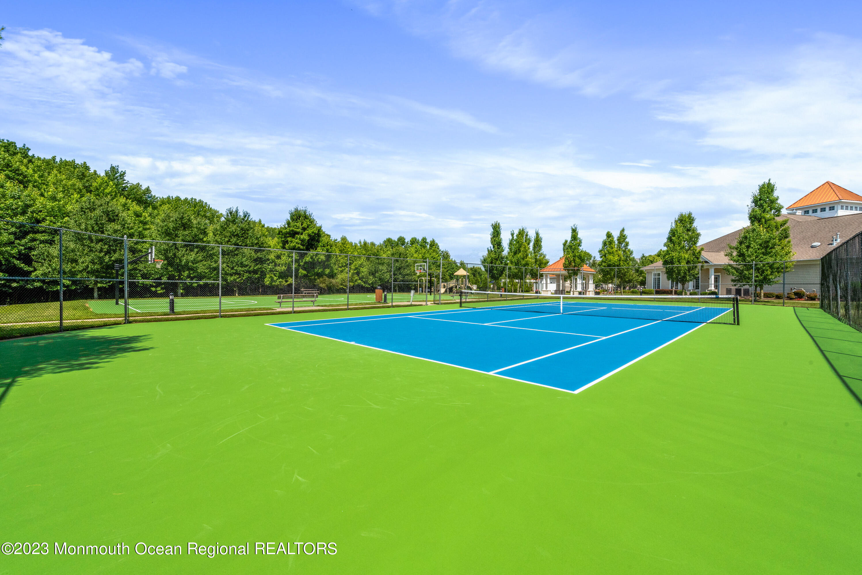 10 Bristol Road Manalapan, NJ 07726 - Photo 40 of 49 tenis