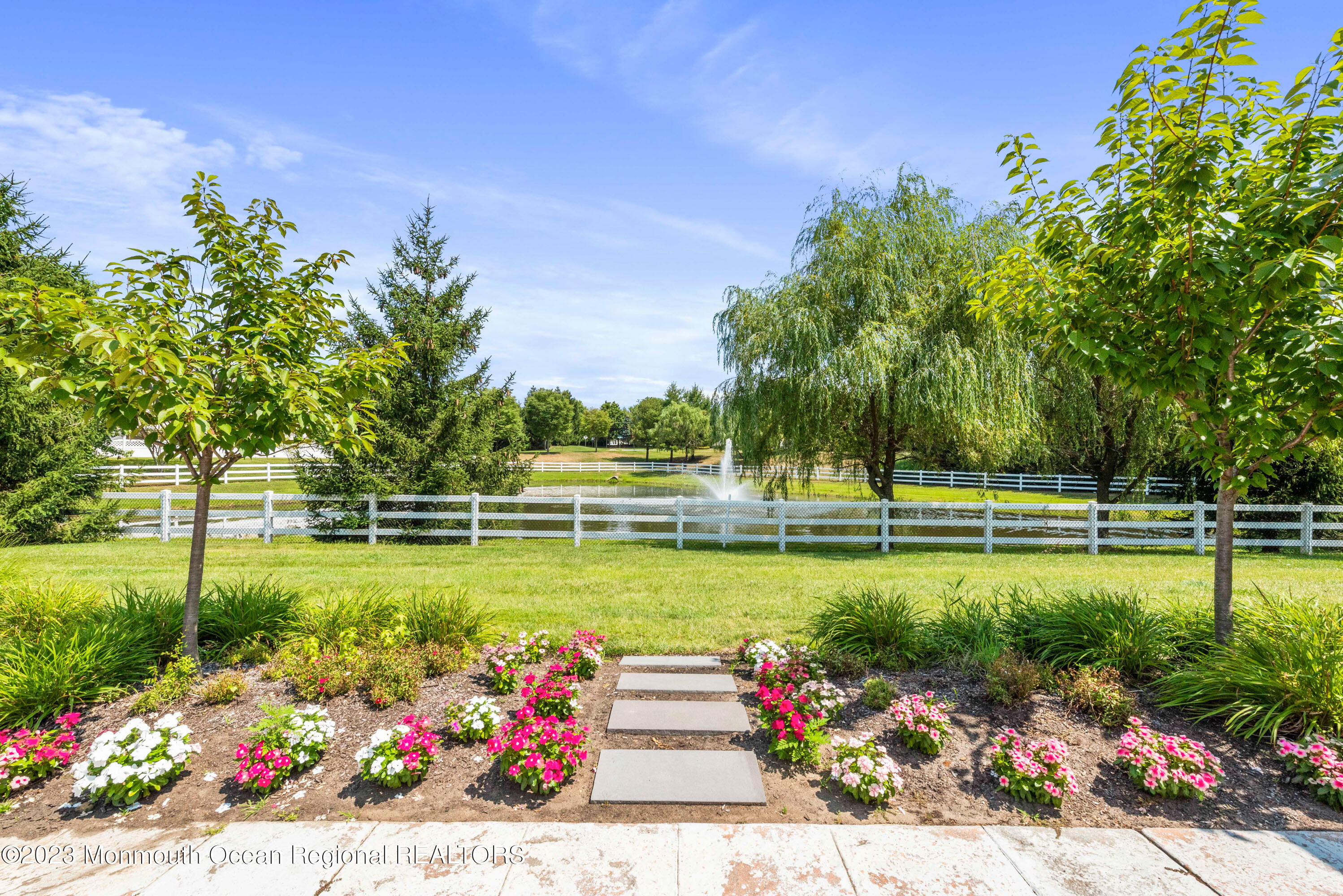 10 Bristol Road Manalapan, NJ 07726 - Photo 47 of 49 fountain