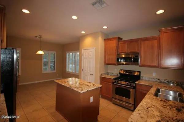 $2,495 | 5118 West Molly Lane, Phoenix, AZ 85083