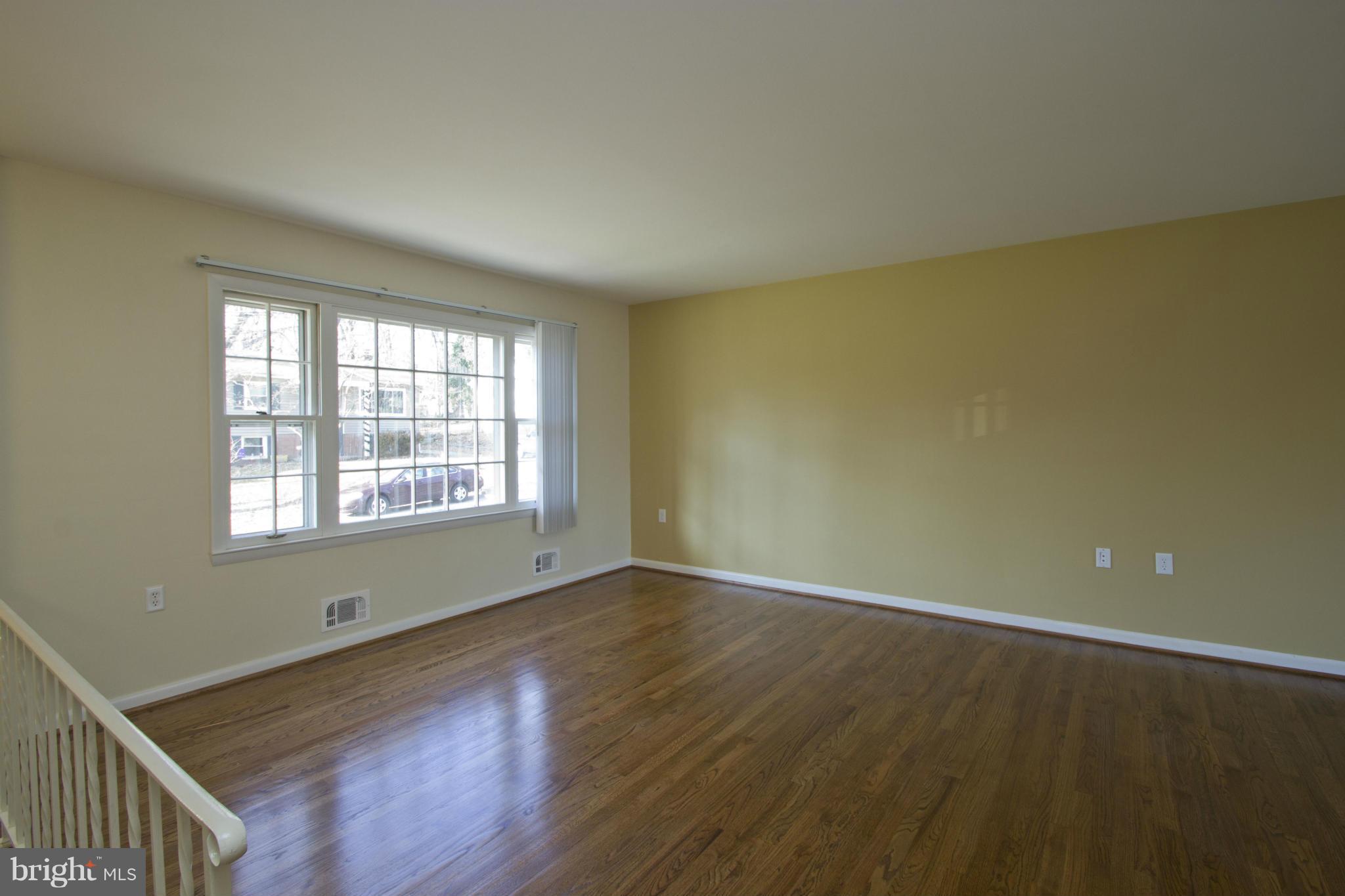 543 Manor Road Severna Park, MD 21146 - Photo 6 of 30 Living Room