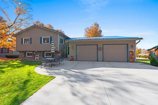 $649,900 | 250 Alpine Drive, Shawano, WI 54166