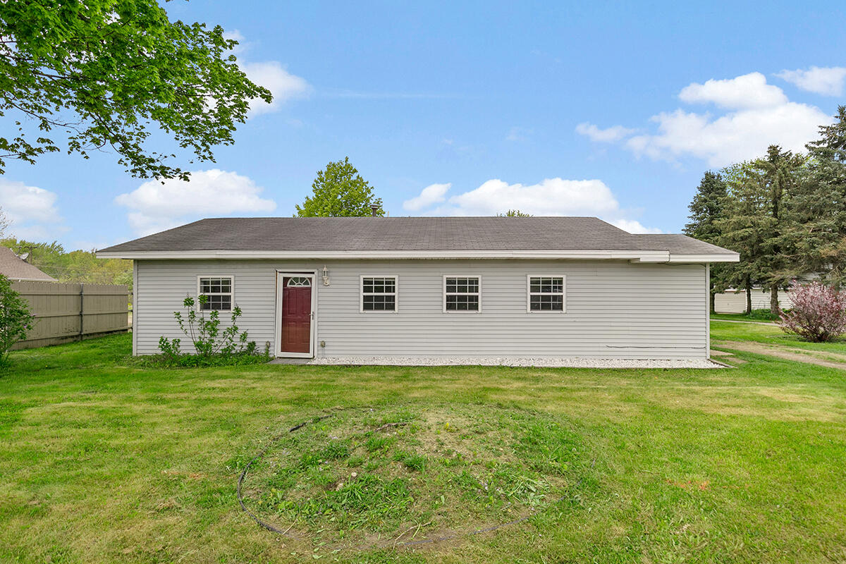 200 Pierson Road Pierson, MI 49339 - Photo 3 of 20 IMG_1000 (2)