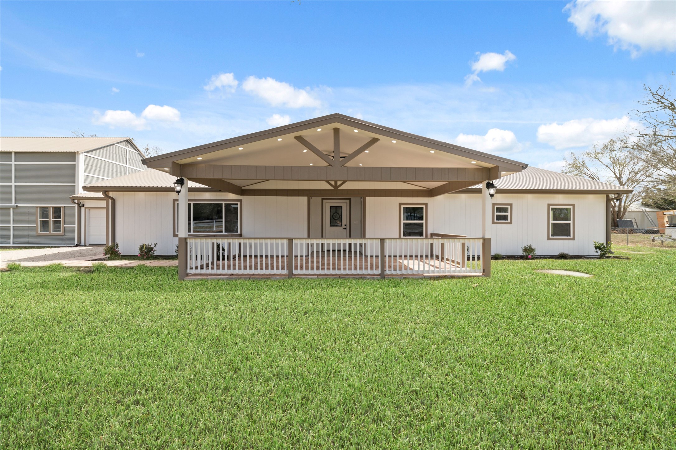 13431 Vrlla Road Guy, TX 77444 - Photo 25 of 32 a view of a house with backyard and porch