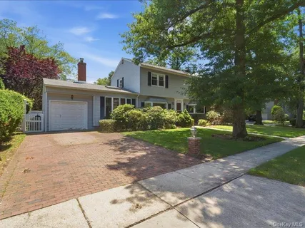 $999,000 | 100 Bayberry Avenue, Garden City, NY 11530
