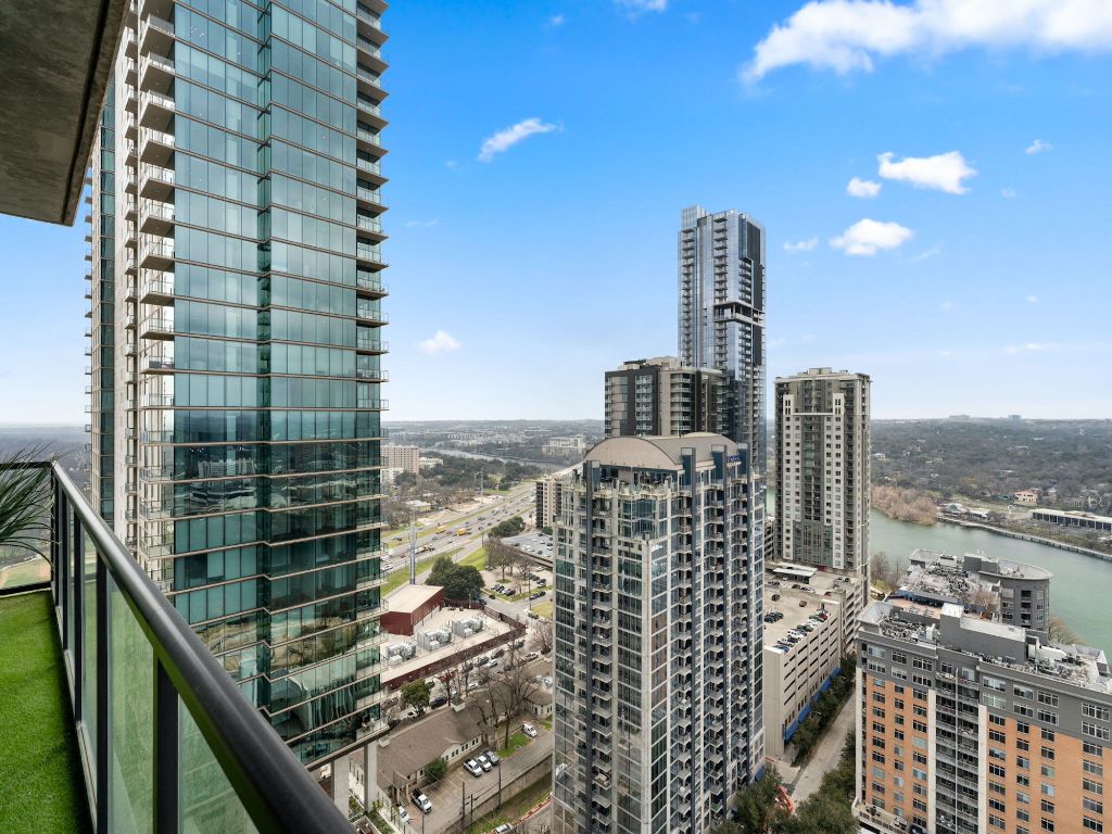 70 Rainey Street, Unit 2301 Austin, TX 78701 - Photo 19 of 40 a view of a city with tall buildings