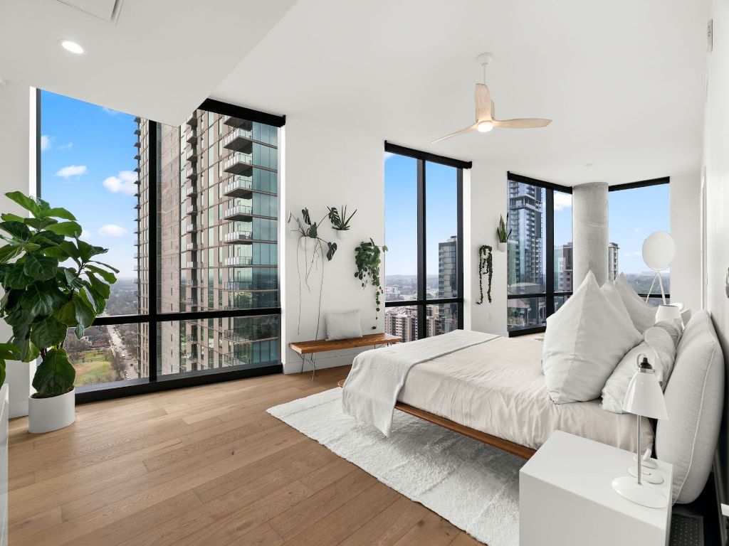 70 Rainey Street, Unit 2301 Austin, TX 78701 - Photo 20 of 40 a bedroom with a large bed and potted plant