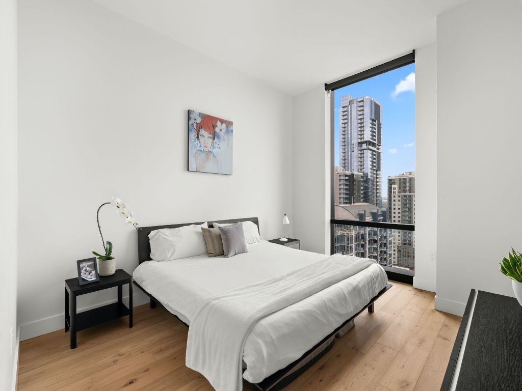 70 Rainey Street, Unit 2301 Austin, TX 78701 - Photo 24 of 40 a bedroom with a large bed and a chair