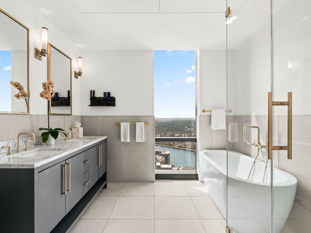 70 Rainey Street, Unit 2301 Austin, TX 78701 - Photo 26 of 40 a bathroom with a tub sink and mirror