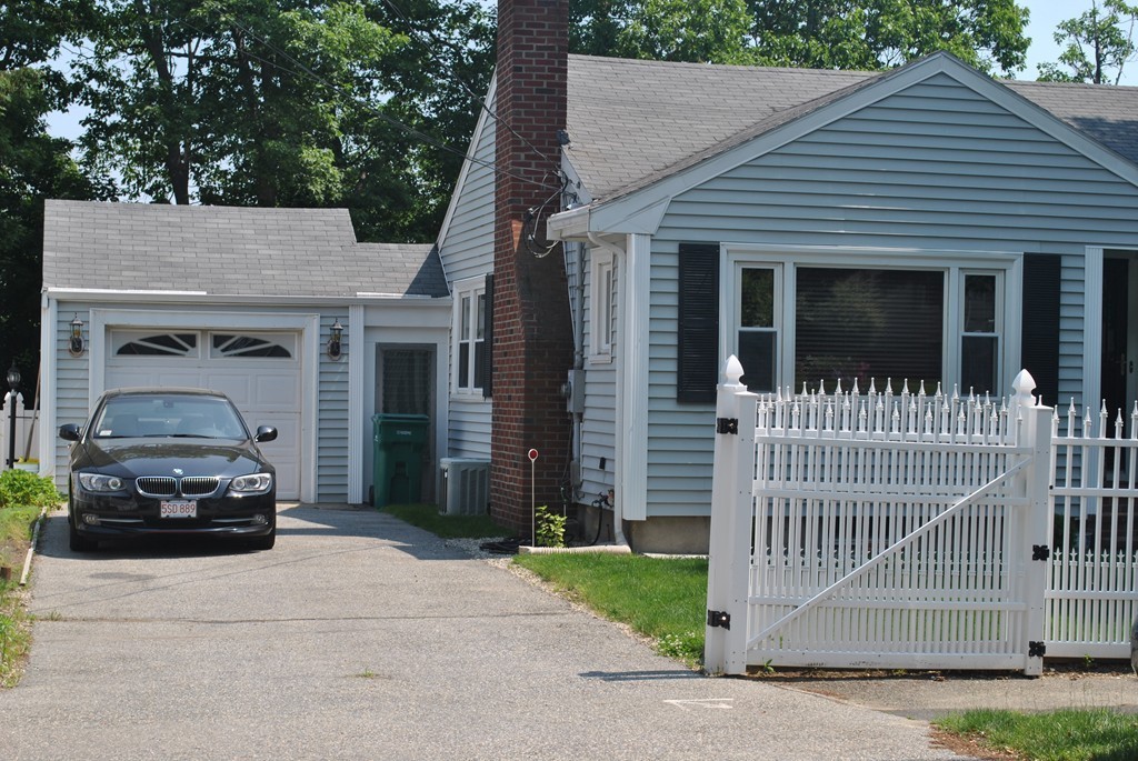 42 Longhill Road Lynn, MA 01904 - Photo 2 of 30 Gallery Image 2