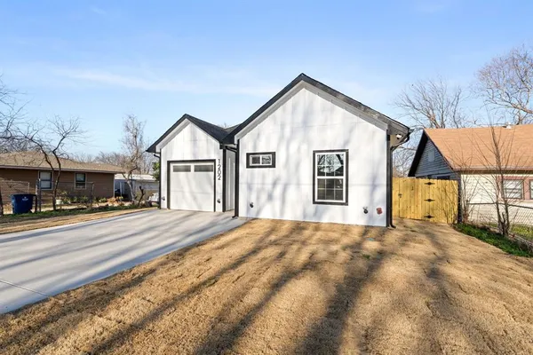 $254,900 | 1202 North Breckenridge Street, Ennis, TX 75119