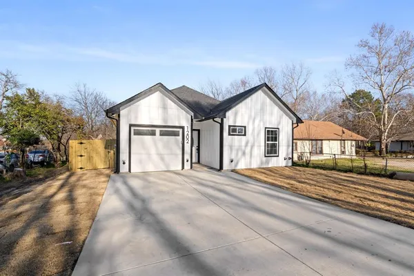 $254,900 | 1202 North Breckenridge Street, Ennis, TX 75119