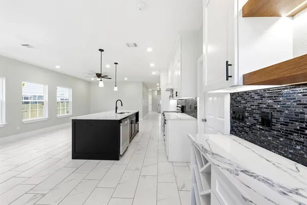 $254,900 | 1202 North Breckenridge Street, Ennis, TX 75119