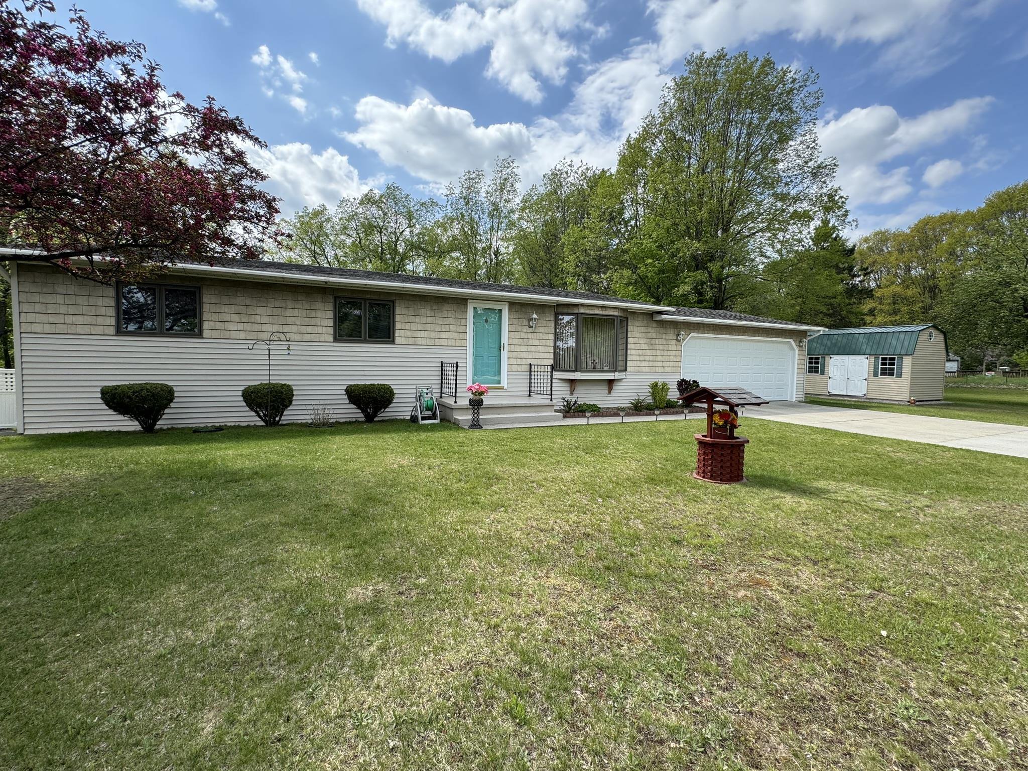 2924 35 1/2 Road Cadillac, MI 49601 - Photo 1 of 27