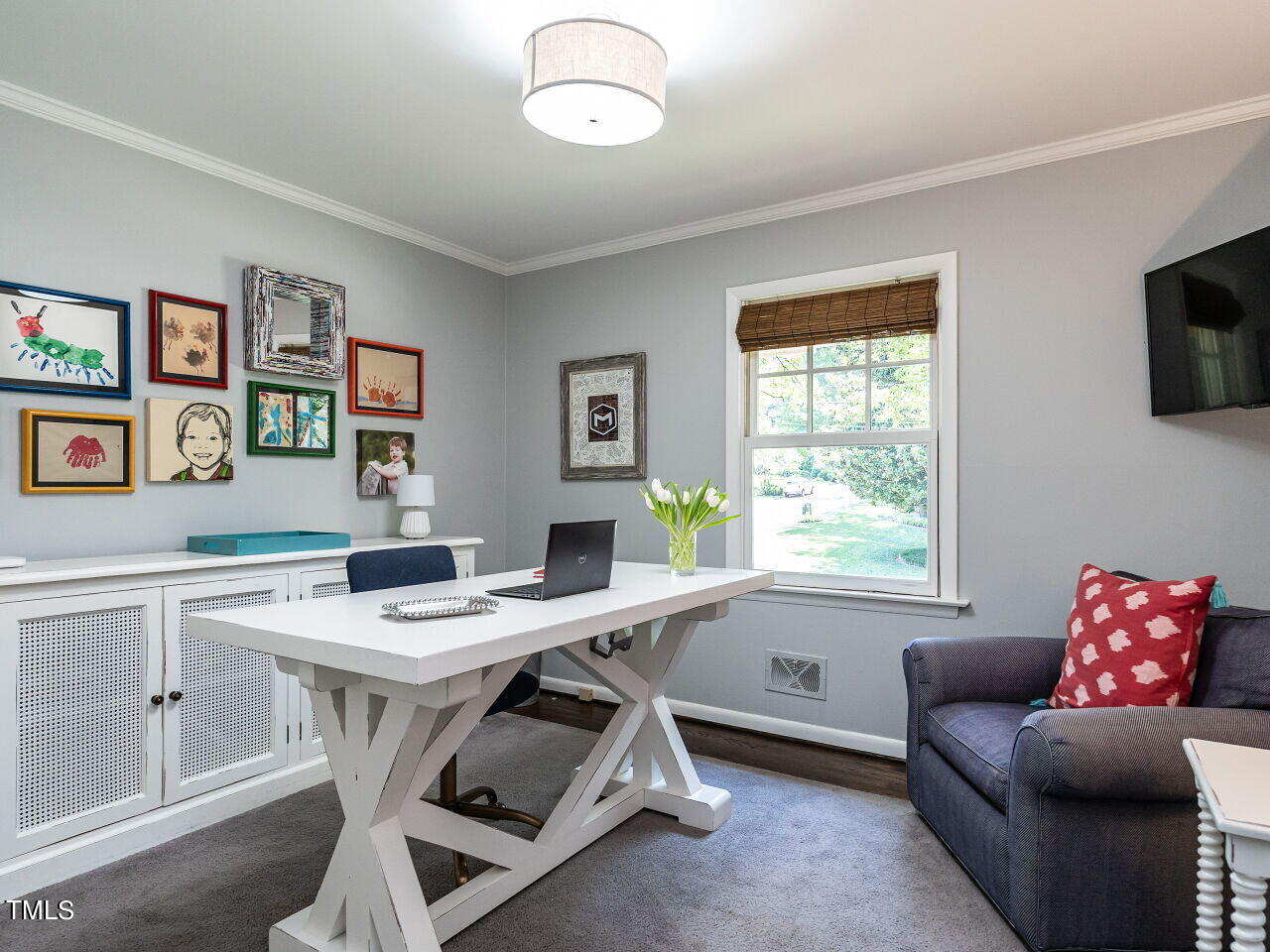 900 Davidson Street Raleigh, NC 27609 - Photo 20 of 36 a workspace with furniture and window