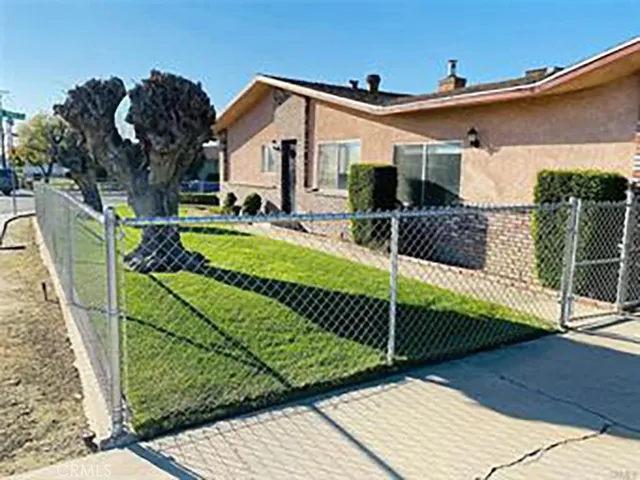 a view of a house with backyard and sitting area
