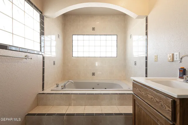 $968,000 | 18 Via Placita, El Paso, TX 79927