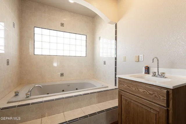 $968,000 | 18 Via Placita, El Paso, TX 79927