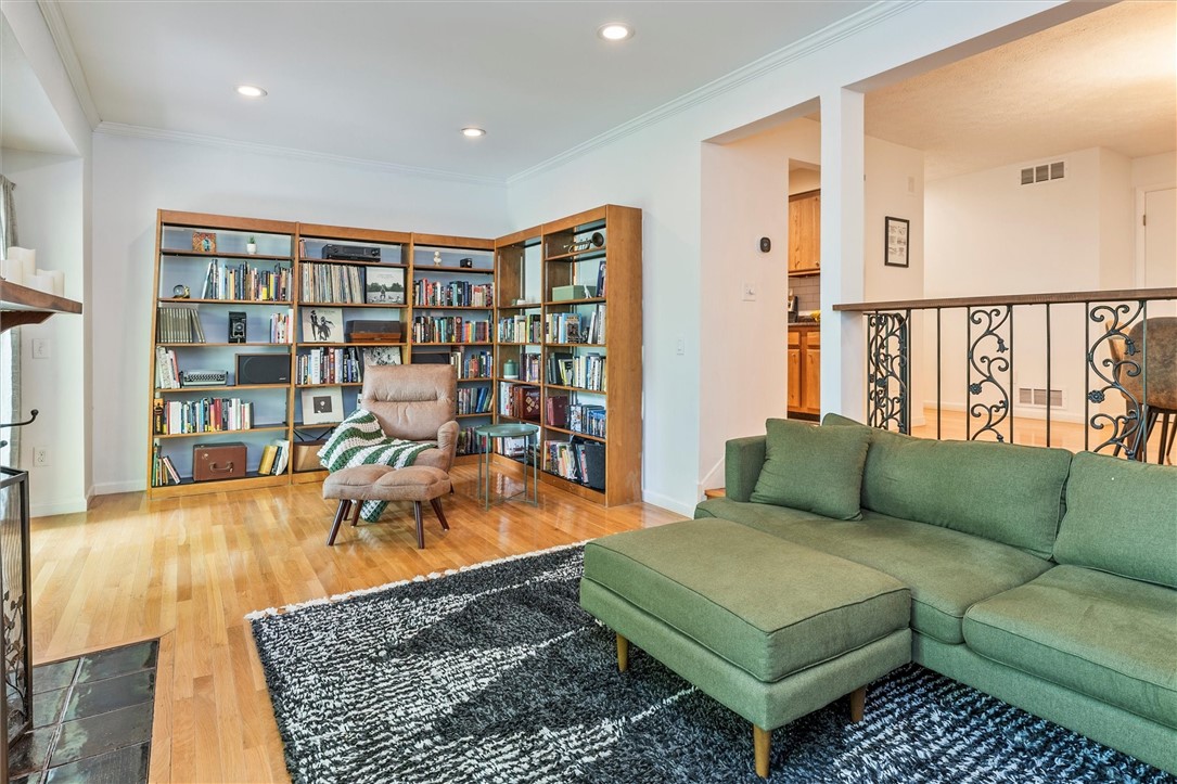 29 Menlo Place Rochester, NY 14620 - Photo 16 of 42