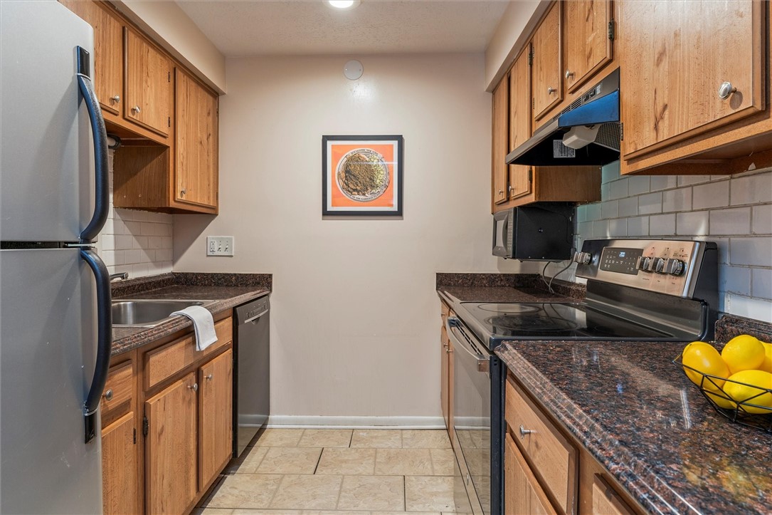 29 Menlo Place Rochester, NY 14620 - Photo 23 of 42