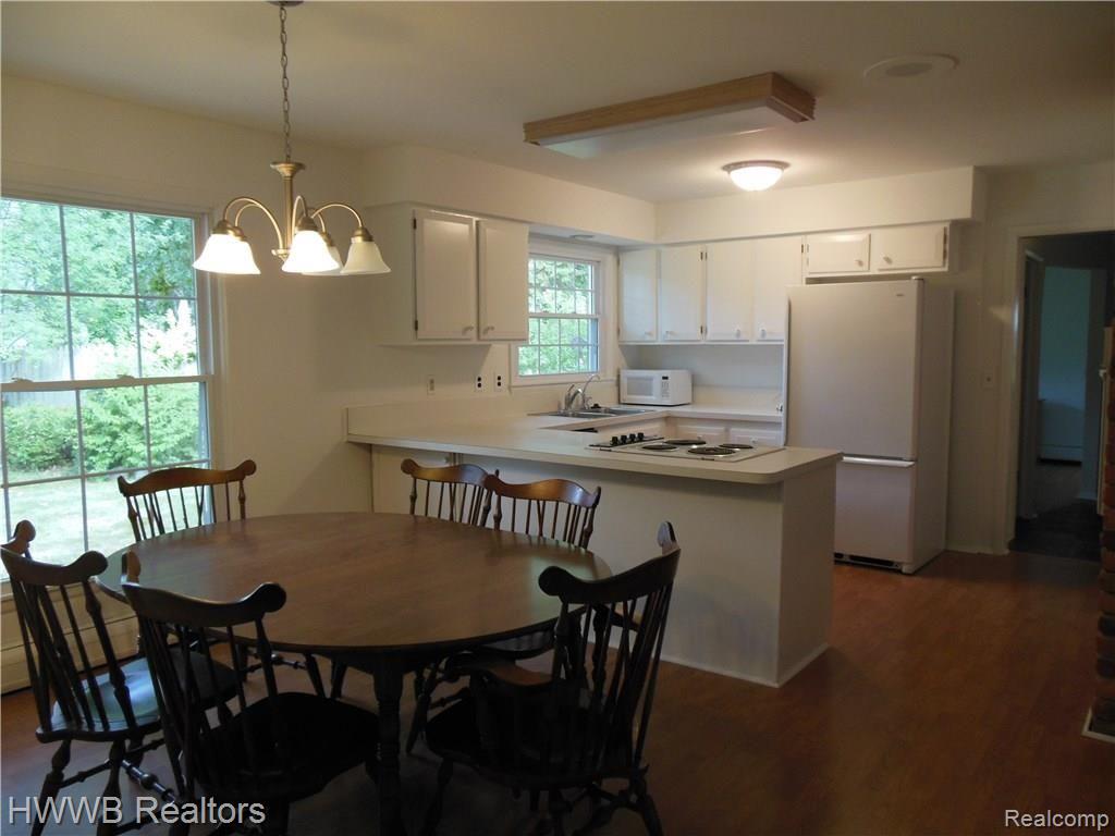 30019 Wicklow Road Farmington Hills, MI 48334 - Photo 9 of 17