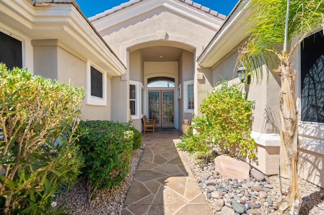 a view of a entrance of the house