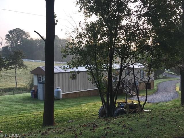 2865 Red Top Road Wilkesboro, NC 28697 - Photo 3 of 6 Gallery Image 3