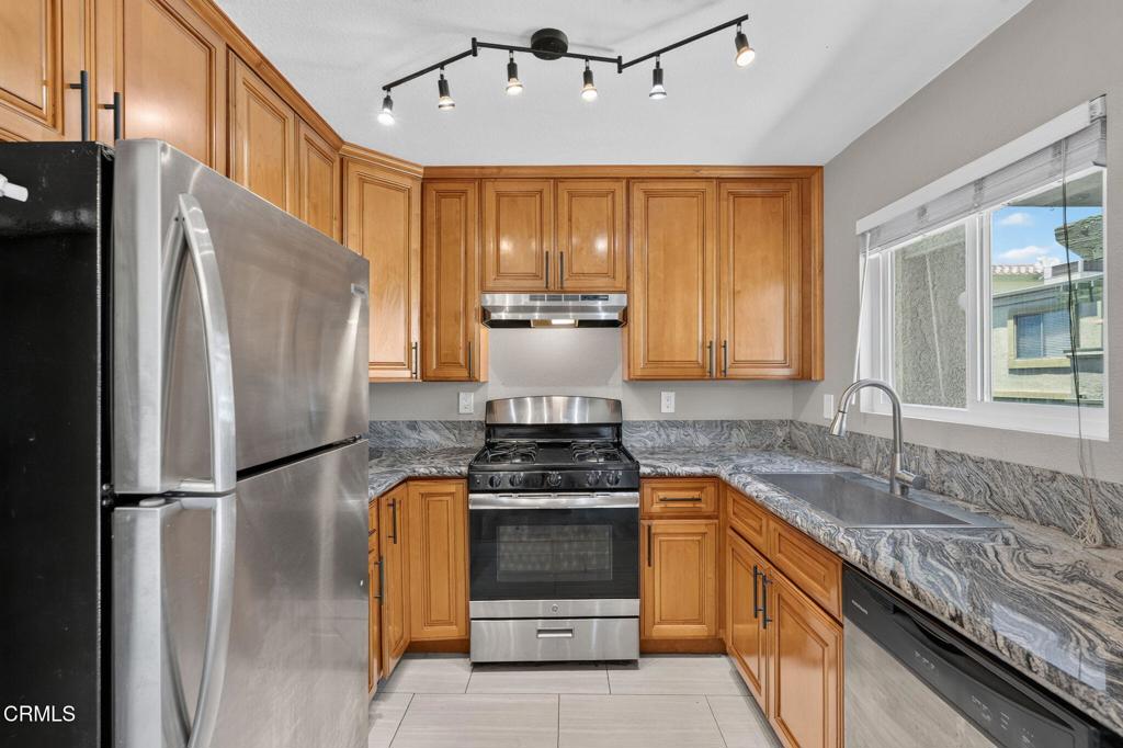 8396 Sunset Trail Place, Unit F Rancho Cucamonga, CA 91730 - Photo 2 of 27 6-web-or-mls-ANG07243