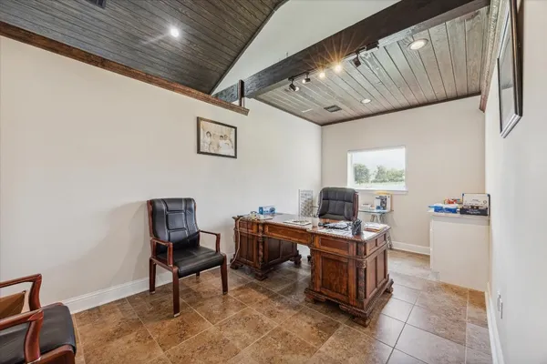 $7,750,000 | 4008 Fm 979, Cameron, TX 76520