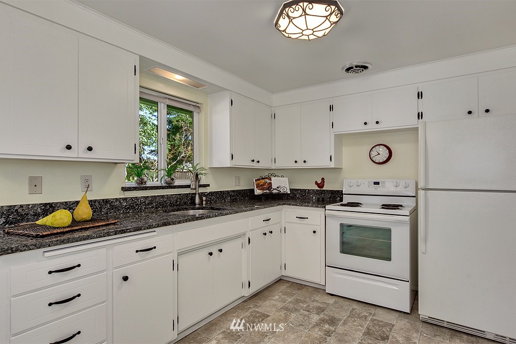 11902 Southeast 168th Street Renton, WA 98058 - Photo 3 of 15