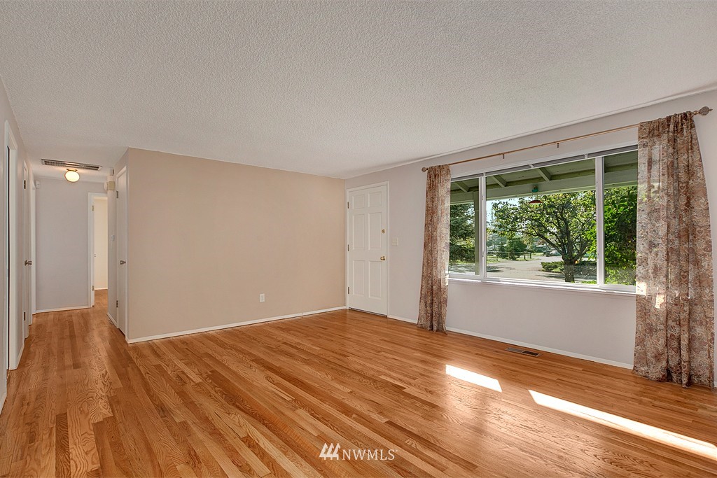 11902 Southeast 168th Street Renton, WA 98058 - Photo 6 of 15