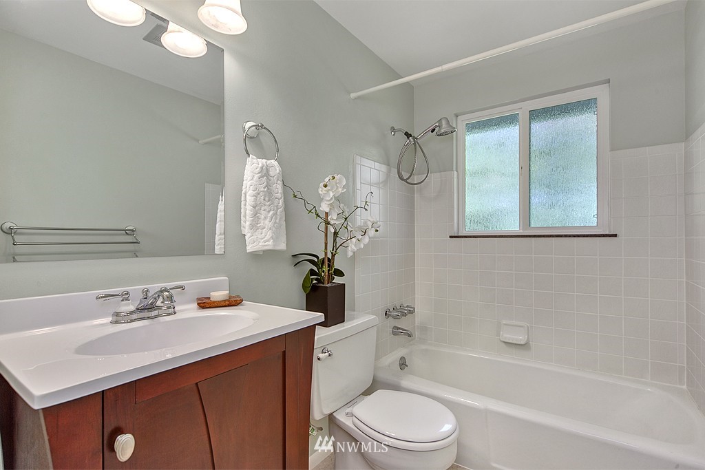 11902 Southeast 168th Street Renton, WA 98058 - Photo 7 of 15