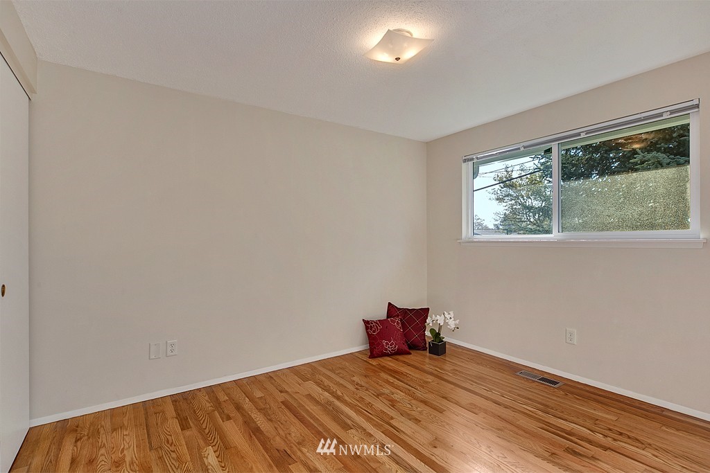 11902 Southeast 168th Street Renton, WA 98058 - Photo 9 of 15