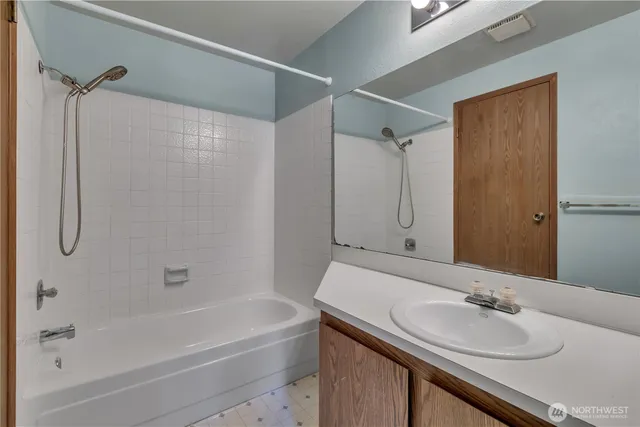 $235,000 | 15711 4th Avenue South, Unit 22, Burien, WA 98148