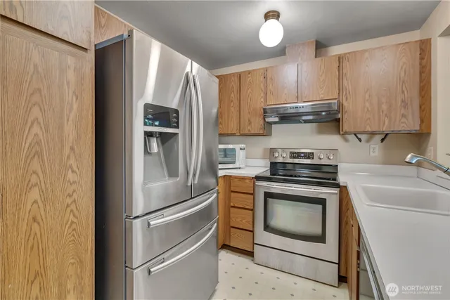 $235,000 | 15711 4th Avenue South, Unit 22, Burien, WA 98148