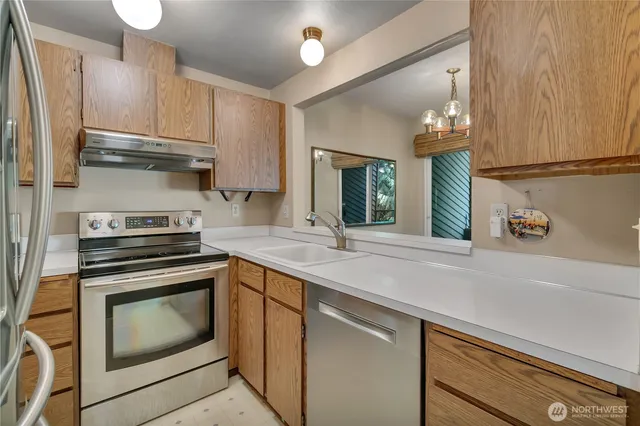 $235,000 | 15711 4th Avenue South, Unit 22, Burien, WA 98148