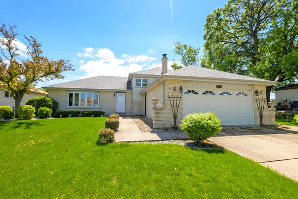 $3,500 | 7745 Woodstock Drive, Tinley Park, IL 60477