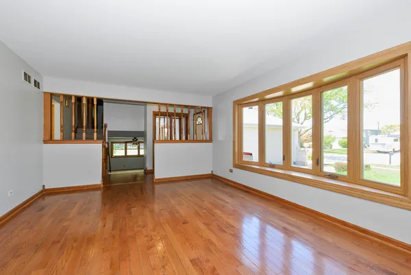 $3,500 | 7745 Woodstock Drive, Tinley Park, IL 60477