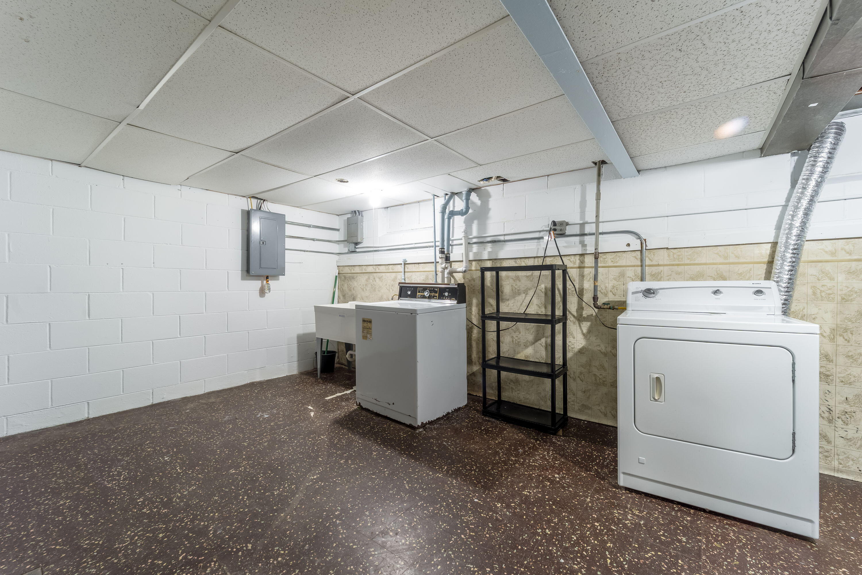 3603 South 23rd Street Milwaukee, WI 53221 - Photo 17 of 23 Laundry