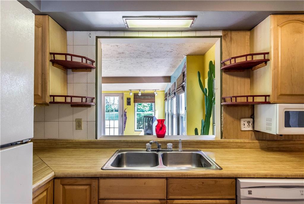360 Moon Clinton Road Coraopolis, PA 15108 - Photo 11 of 25 Gallery Image 11