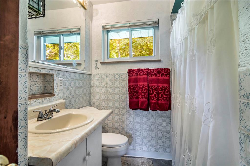 360 Moon Clinton Road Coraopolis, PA 15108 - Photo 13 of 25 Gallery Image 13