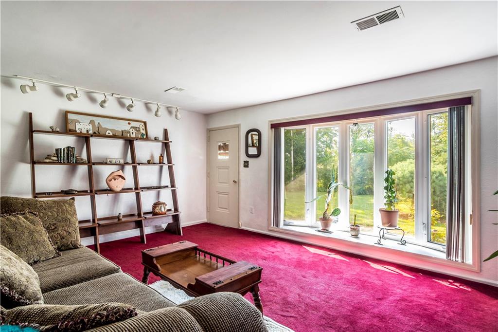 360 Moon Clinton Road Coraopolis, PA 15108 - Photo 7 of 25 Gallery Image 7